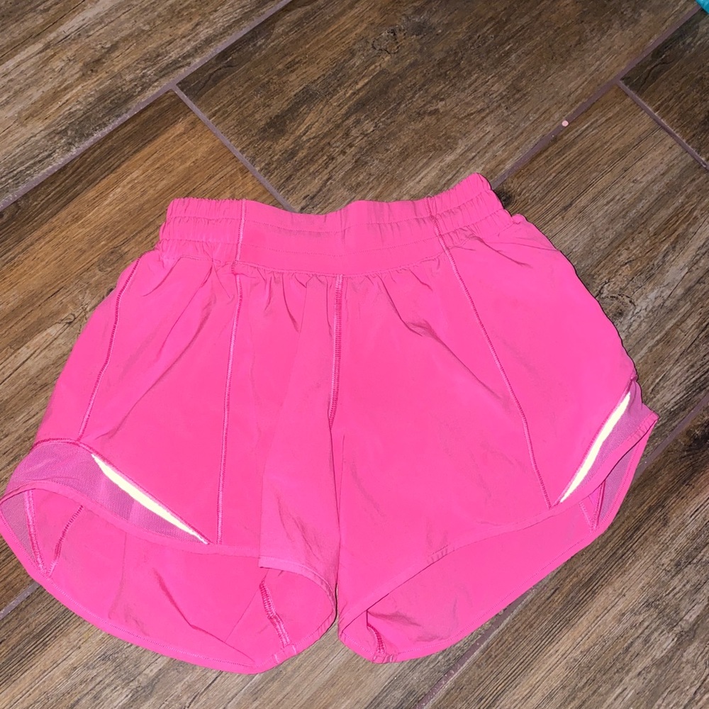 Lululemon pink 4 inch hottyy hot shorts low rise women’s size 2